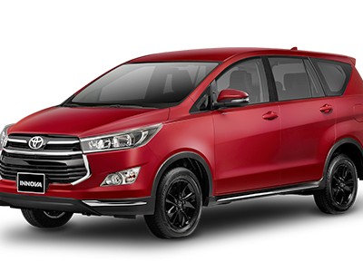 Toyota Innova 2017 phiên bản 2.0 Venturer màu đỏ.