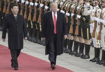 Chủ tịch Trung Quốc Tập Cận Bình và Tổng thống Mỹ Donald Trump trong lễ đón chính thức tại Bắc Kinh ngày 9/11. Ảnh: AFP