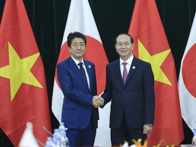 Chủ tịch nước Trần Đại Quang tiếp Thủ tướng Nhật Bản Shinzo Abe. Ảnh: TTXVN