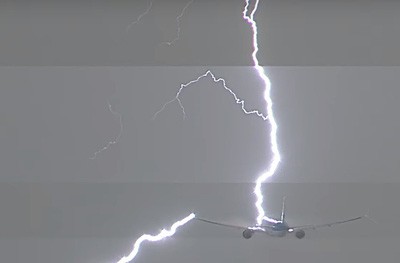 Chiếc máy bay của Hãng KLM bị sét đánh sau khi cất cánh