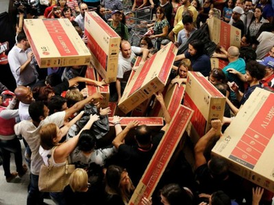 Chiêu trò bán TV trong dịp Black Friday của người Mỹ