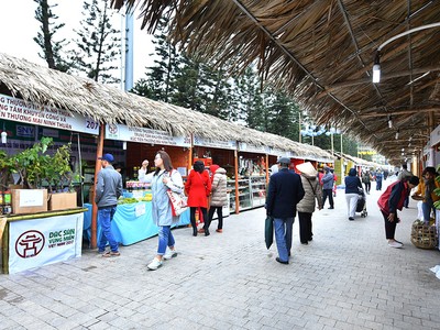 Đặc sản 55 tỉnh thành 'hội tụ' tại Hà Nội