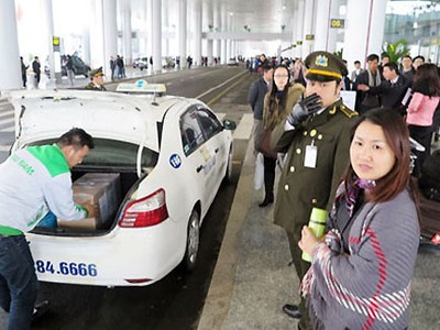Taxi truyền thống ở sân bay Nội Bài đang bị giảm số lượng do cạnh tranh với taxi công nghệ