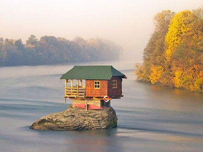 Nguồn gốc ngôi nhà cô độc nổi tiếng trên sông Serbia