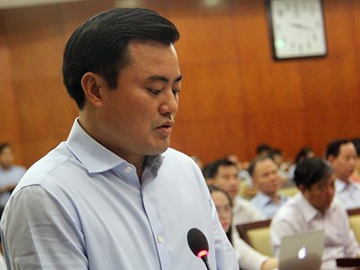 Giám đốc Sở GTVT TP HCM Bùi Xuân Cường trả lời chất vấn đại biểu HĐND thành phố sáng nay. Ảnh: Hữu Nguyên
