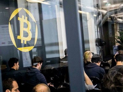 Tâm lý mua vào vẫn chi phối thị trường Bitcoin. Ảnh: Bloomberg