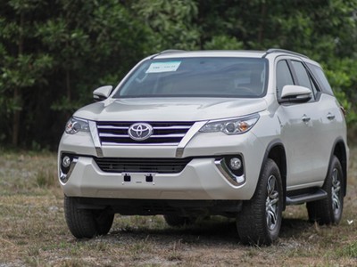 Xe con nhập khẩu về Việt Nam giảm mạnh trong những tháng cuối năm.