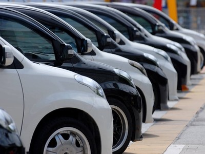 Xe nhập khan hàng dịp cuối năm.