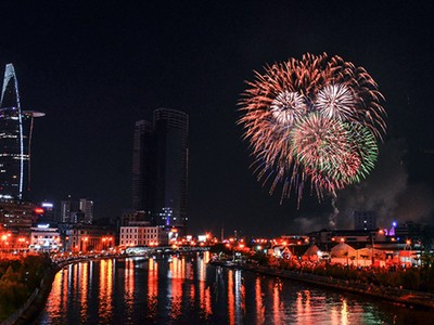 Dự kiến TP HCM sẽ bắn pháo hoa tại 6 điểm để đón mừng năm mới 2018. Ảnh: Duy Trần.