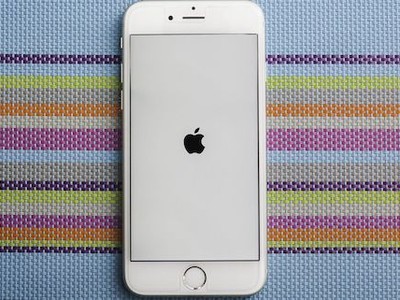 Apple âm thầm giảm hiệu năng một số mẫu iPhone cũ khiến khách hàng không hài lòng.