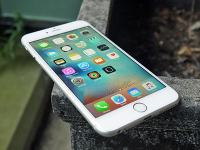 iPhone đời cũ tại Việt Nam có thể được thay pin miễn phí hoặc trợ giá.