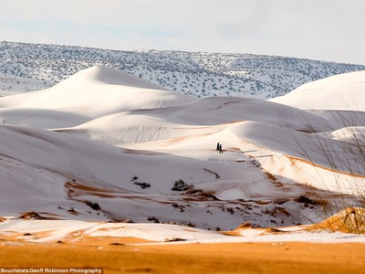 Hiện tượng kỳ lạ: Tuyết phủ trắng sa mạc Sahara