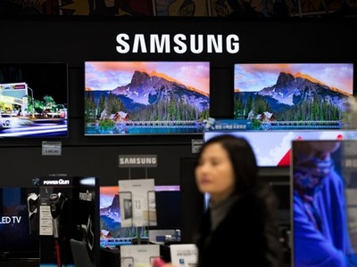 Gian hàng của Samsung tại một siêu thị ở Gimpo (Hàn Quốc). Ảnh: Bloomberg