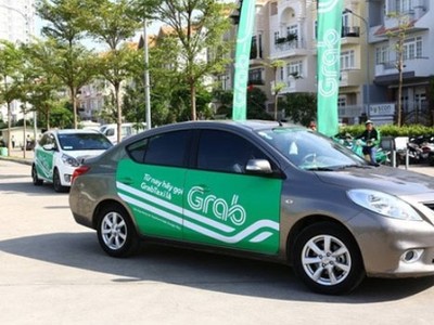 Các xe Uber, Grab phải có logo nhận diện trên thân xe. Ảnh minh họa: Xuân Hoa