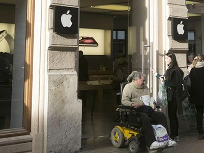 Một cửa hàng của Apple tại Tây Ban Nha.