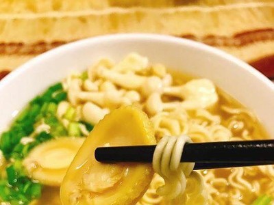 Mì tôm bào ngư có giá lên tới 120.000-150.000 đồng/gói đang gây sốt trên thị trường