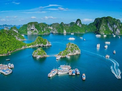 Trong ảnh: Vịnh Hạ Long