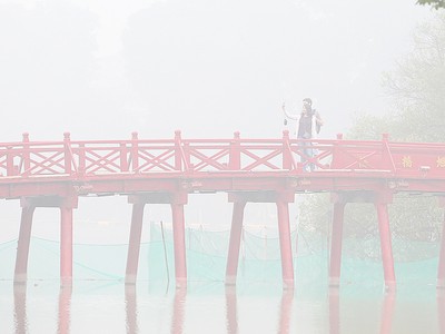 Hà Nội chìm trong sương mù