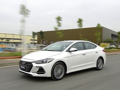 Hyundai Elantra Sport khởi điểm từ 729 triệu đồng