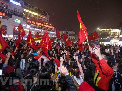 Người hâm mộ vẫn đổ ra đường ăn mừng sau trận thua của U23 Việt Nam