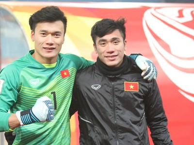 Hai anh em thủ môn Bùi Tiến Dũng và tiền vệ Bùi Tiến Dụng.