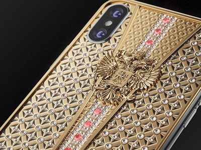 Mẫu iPhone được chế tác bằng vàng và đá quý.