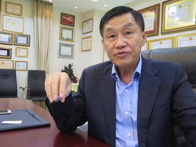 “Vua hàng hiệu” Johnathan mất 900 tỷ đồng vì hàng lậu?!