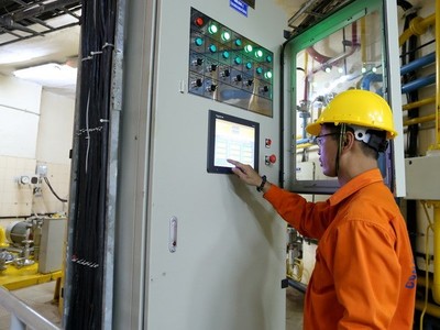 Vận hành phát điện tại nhà máy thủy điện Ialy. (Ảnh: Ngọc Hà/TTXVN)