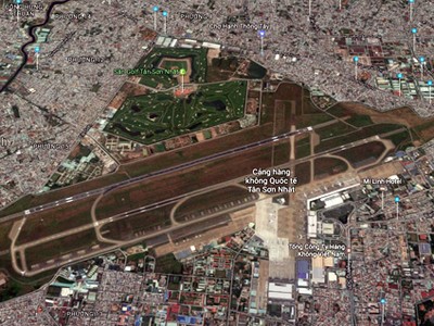 Sân bay Tân Sơn Nhất nhìn từ trên cao. Ảnh: Google maps.