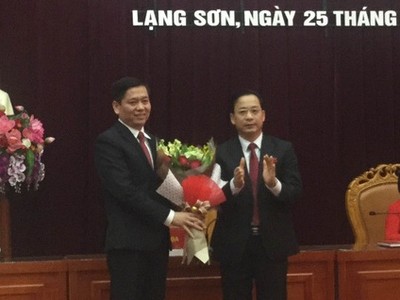 Phó Chủ tịch UBND tỉnh Lạng Sơn Nguyễn Long Hải (trái)