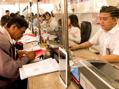 Cán bộ của TP.HCM đồng loạt được tăng thu nhập lên 0,6 lần trong năm nay. Ảnh: Tuyết Nguyễn