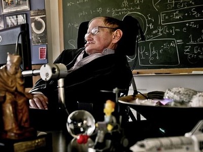 Giáo sư Stephen Hawking qua đời sau nhiều năm sống chung với căn bệnh teo cơ. Ảnh: AP