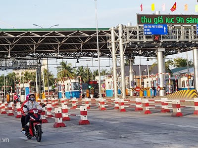 Đến 2019, tất cả các trạm BOT trên cả nước phải hoàn thành lắp hệ thống thu phí không dừng. Ảnh:Việt Tường.