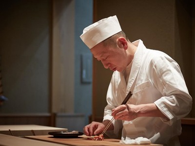 Đầu bếp mất 17 tiếng chế biến một con cá.