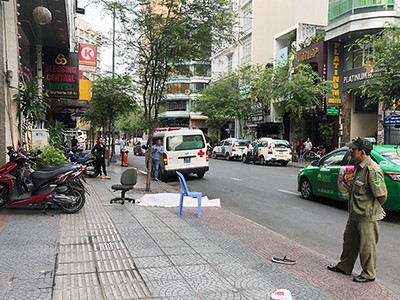 Nạn nhân tử vong tại chỗ. Ảnh: Sơn Hoà.