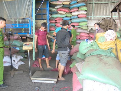 21 tấn phế phẩm cà phê nhuộm bột pin được thu giữ