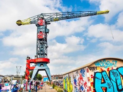 Bên trong khách sạn cần cẩu cao nhất thế giới