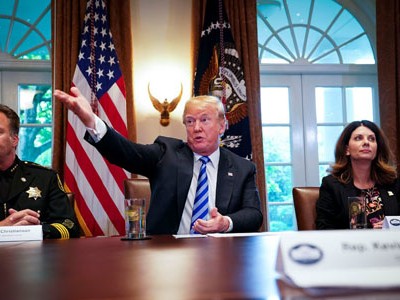 Tổng thống Trump trong hội nghị bàn tròn tại Nhà Trắng hôm 16/5. Ảnh: NYTimes. 