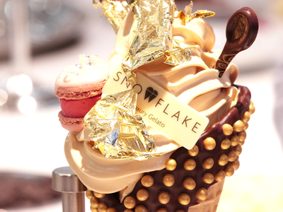 Chiếc kem ốc quế có giá hơn 3 triệu đồng. (Nguồn: CNBC)