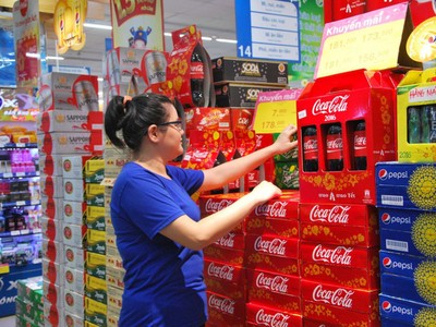 Bộ Tài chính dự kiến tăng thuế nước ngọt nhưng Hiệp hội Mía đường phản đối mạnh mẽ (Ảnh minh họa/DDDN)