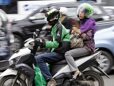 Dịch vụ xe ôm của Go - Jek tại Indonesia. Ảnh: Reuters