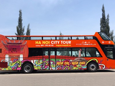 Xe buýt hai tầng đầu tiên ở Hà Nội. Ảnh: Xuân Hoa.