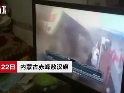 Xe buýt lao như tên bắn, lộn vòng đè nghiến xe container