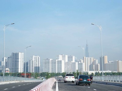 Cầu qua đảo Kim Cương giúp kết nối đường ven sông Sài Gòn với đại lộ Mai Chí Thọ.