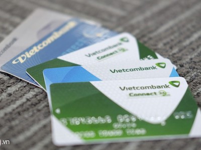 NHNN yêu cầu các tổ chức phát hành thẻ, ngân hàng... cân nhắc giới hạn số lượng tài khoản thanh toán, thẻ ATM mở cho mỗi khách hàng. Ảnh: D.T.