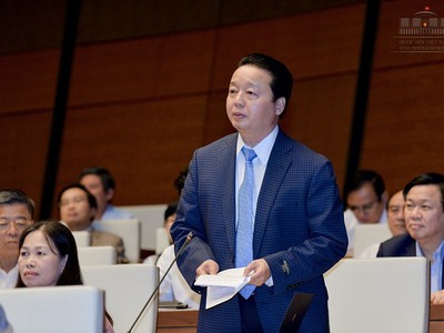 Bộ trưởng Trần Hồng Hà cho rằng, hiện nay nhiều nước đã nói KHÔNG với nhập khẩu phế liệu và lộ trình của Việt Nam cũng cần phải như vậy.