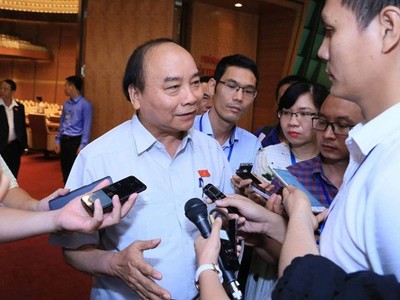 Thủ tướng trả lời phỏng vấn của báo chí về Dự án Luật Đơn vị hành chính- kinh tế đặc biệt/Ảnh: VGP