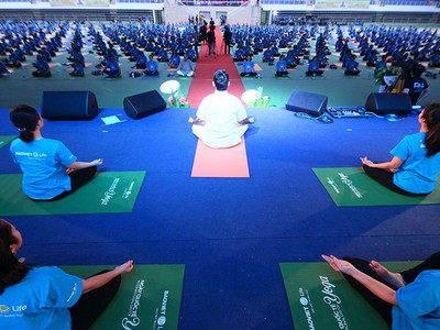 Gần 1.500 đồng diễn Yoga tại Hà Nội