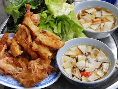 Bánh tôm Hồ Tây từ món đường phố thành đặc sản Hà Nội