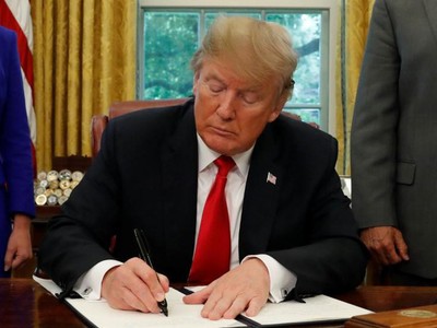 Tổng thống Mỹ Donald Trump ý sắc lệnh ngừng chia rẽ gia đình nhập cư ở biên giới ngày 20/6. (Ảnh: Reuters).